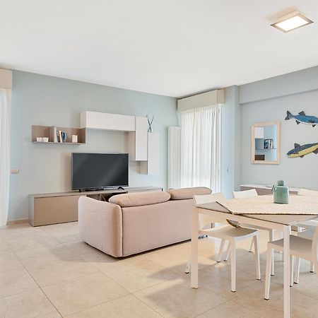Levante Appartamento Di Pregio, Terrazza E Vista Panoramica Sul Mare E La Citta Viareggio Bagian luar foto