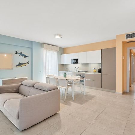 Levante Appartamento Di Pregio, Terrazza E Vista Panoramica Sul Mare E La Citta Viareggio Bagian luar foto